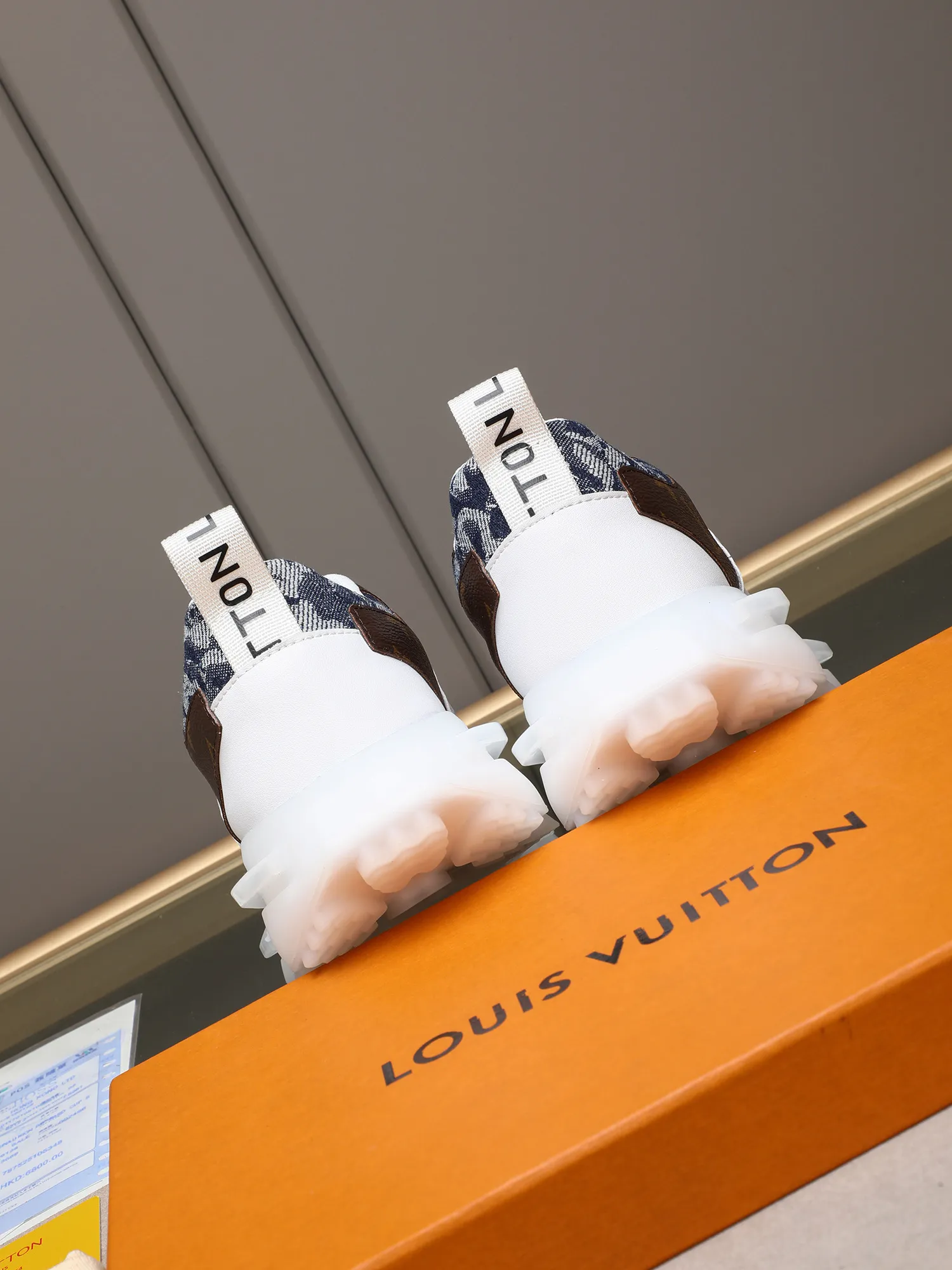 Men's shoes 💰460 [LV] Made of imported L special fabric spliced ​​with cowhide and comfortable mesh lining. Privately molded foam TPU outsole, super light and comfortable on the feet! Perfect last shape, generous and fashionable design, 4 colors available! Code number: 38–44 (45 customized